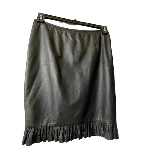 Laundry by Shelli Segal size 6 Black Leather Pencil skirt with ruffle - Picture 2 of 6